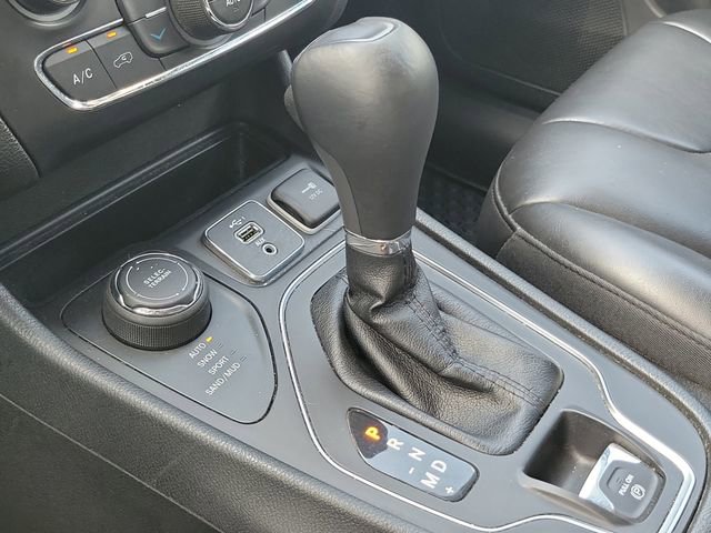 Used 2019 Jeep Cherokee Latitude Plus w/ Comfort/Convenience Group AWD/4WD image 29