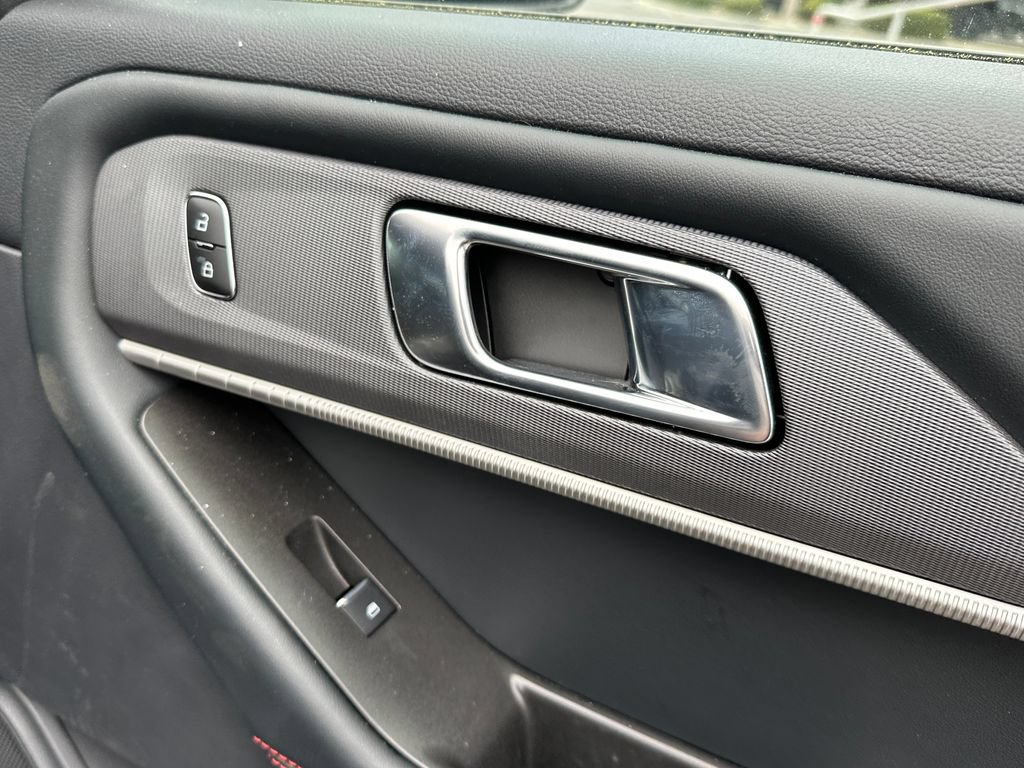 Certified 2025 Ford Explorer ST-Line w/ Premium Package RWD image 19