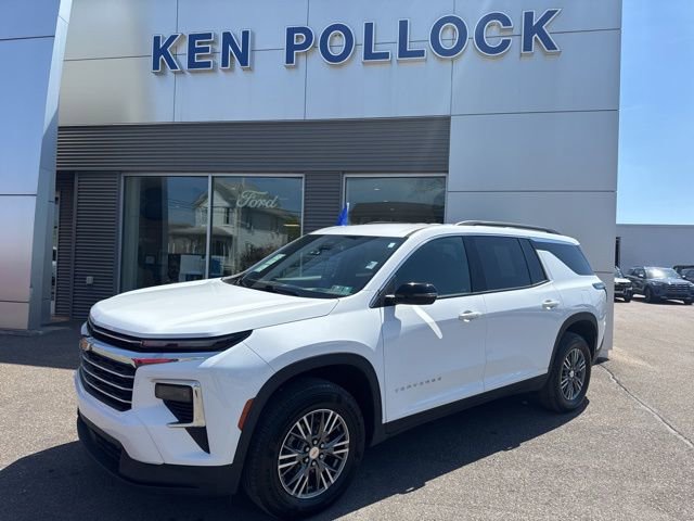 Used 2025 Chevrolet Traverse LT AWD/4WD image 2