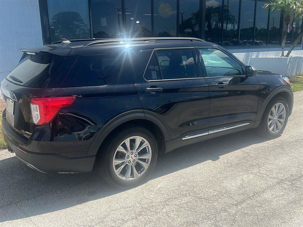Certified 2023 Ford Explorer XLT w/ Equipment Group 202A AWD/4WD image 3