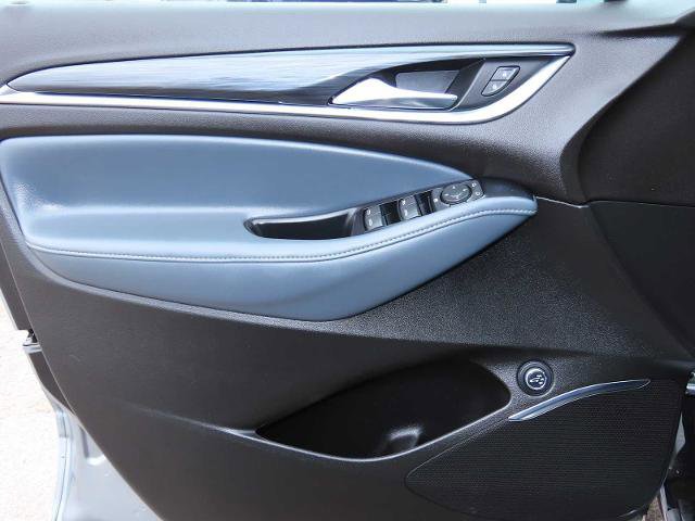 Used 2023 Buick Enclave Essence image 17