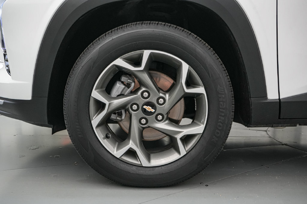 Used 2025 Chevrolet Trax LT w/ LT Convenience Package FWD image 10
