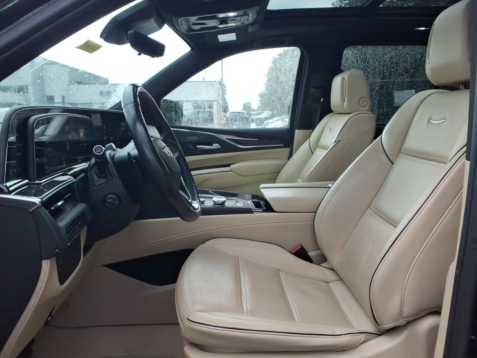 Used 2023 Cadillac Escalade Premium Luxury w/ LPO, Floor Liner Package AWD/4WD image 26