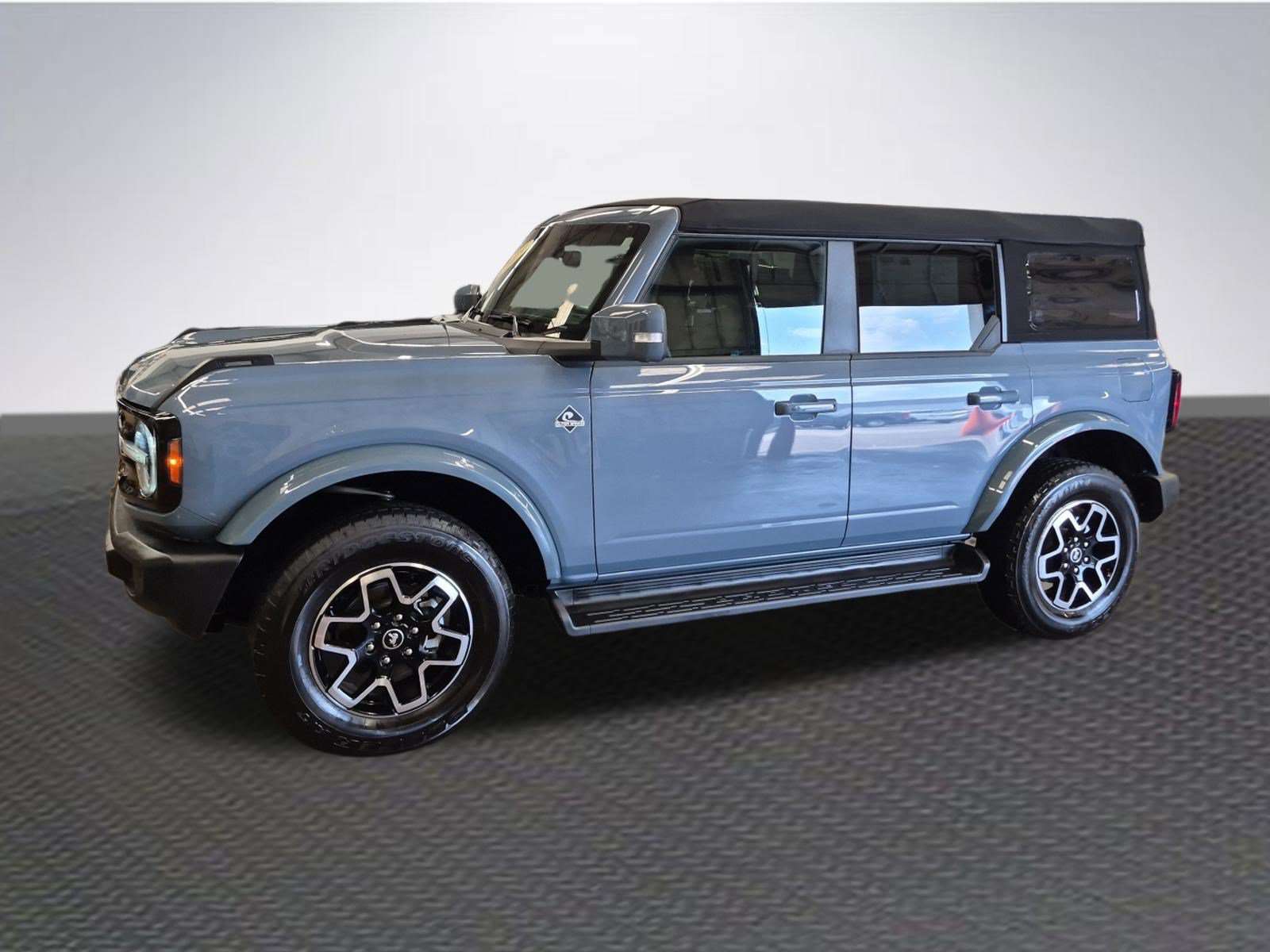 Certified 2025 Ford Bronco Outer Banks AWD/4WD image 2