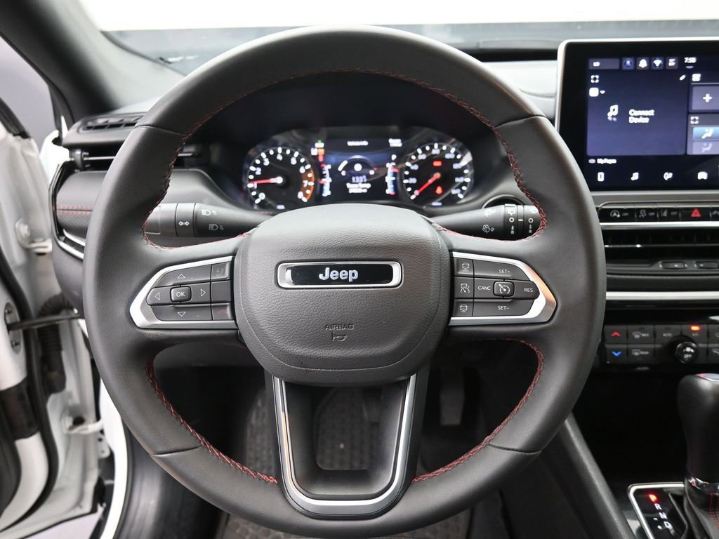 Used 2025 Jeep Compass Trailhawk AWD/4WD image 7