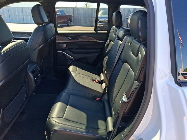 Used 2022 Jeep Grand Cherokee Overland AWD/4WD image 10