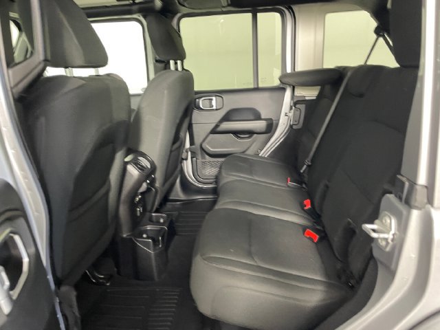 Used 2018 Jeep Wrangler Unlimited Sahara AWD/4WD image 19