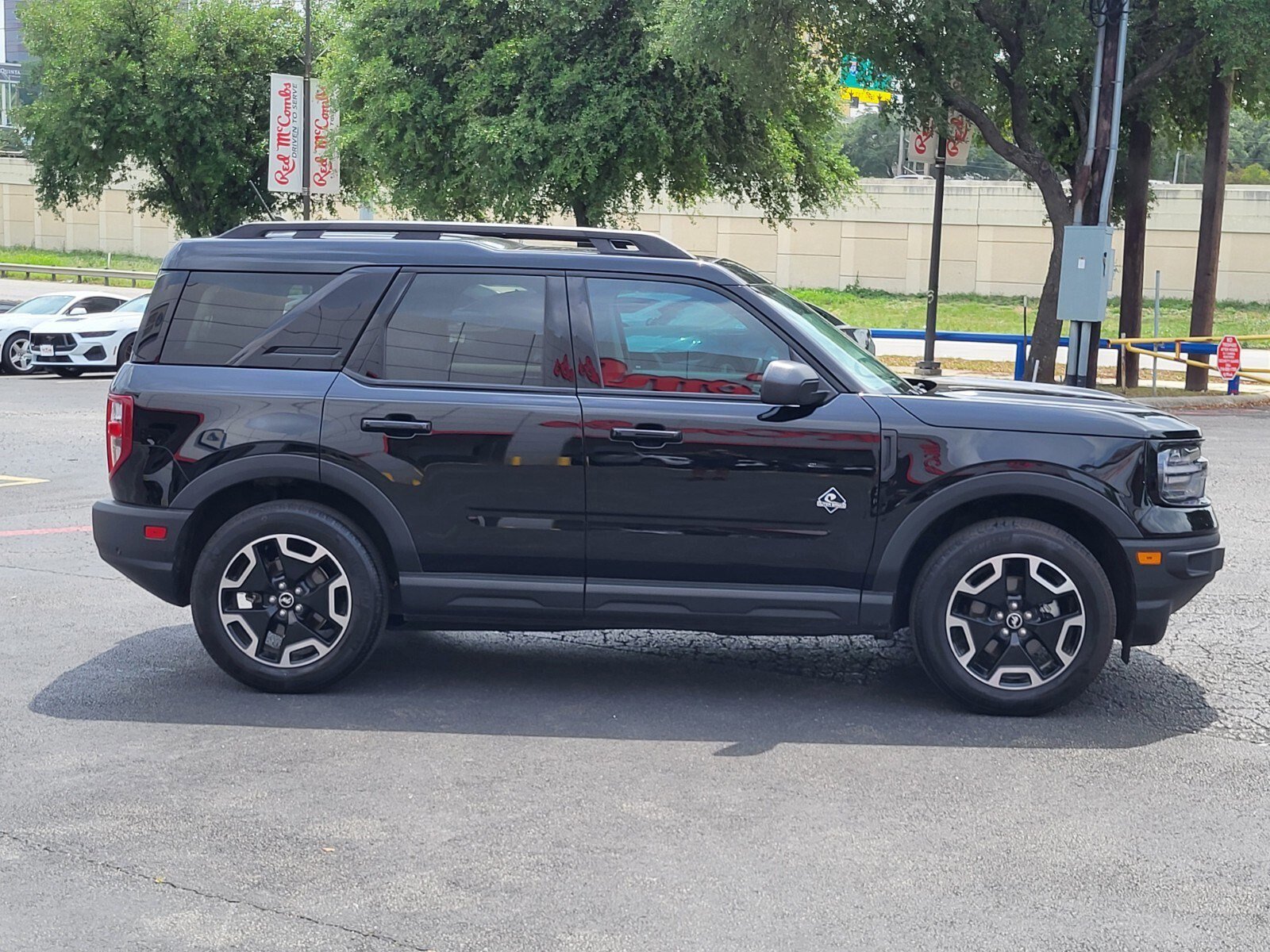Certified 2024 Ford Bronco Sport Outer Banks w/ Tech Package image 2