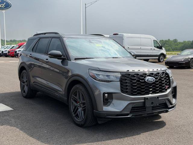 Certified 2025 Ford Explorer ST AWD/4WD image 3