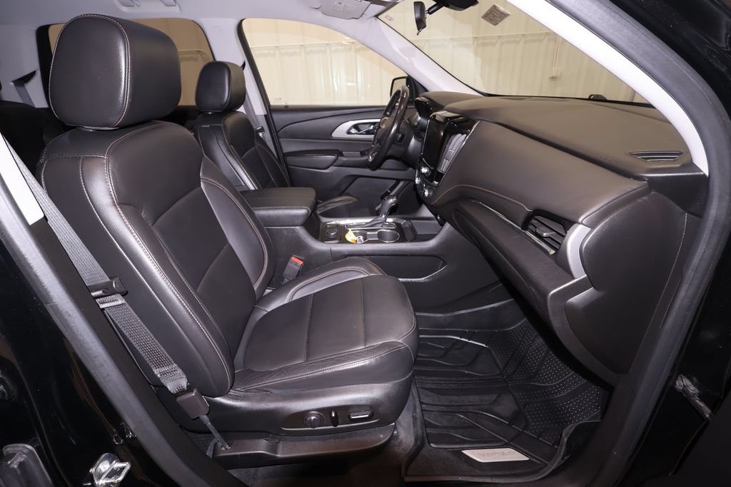 Used 2020 Chevrolet Traverse LT w/ LPO, Floor Liner Package AWD/4WD image 23