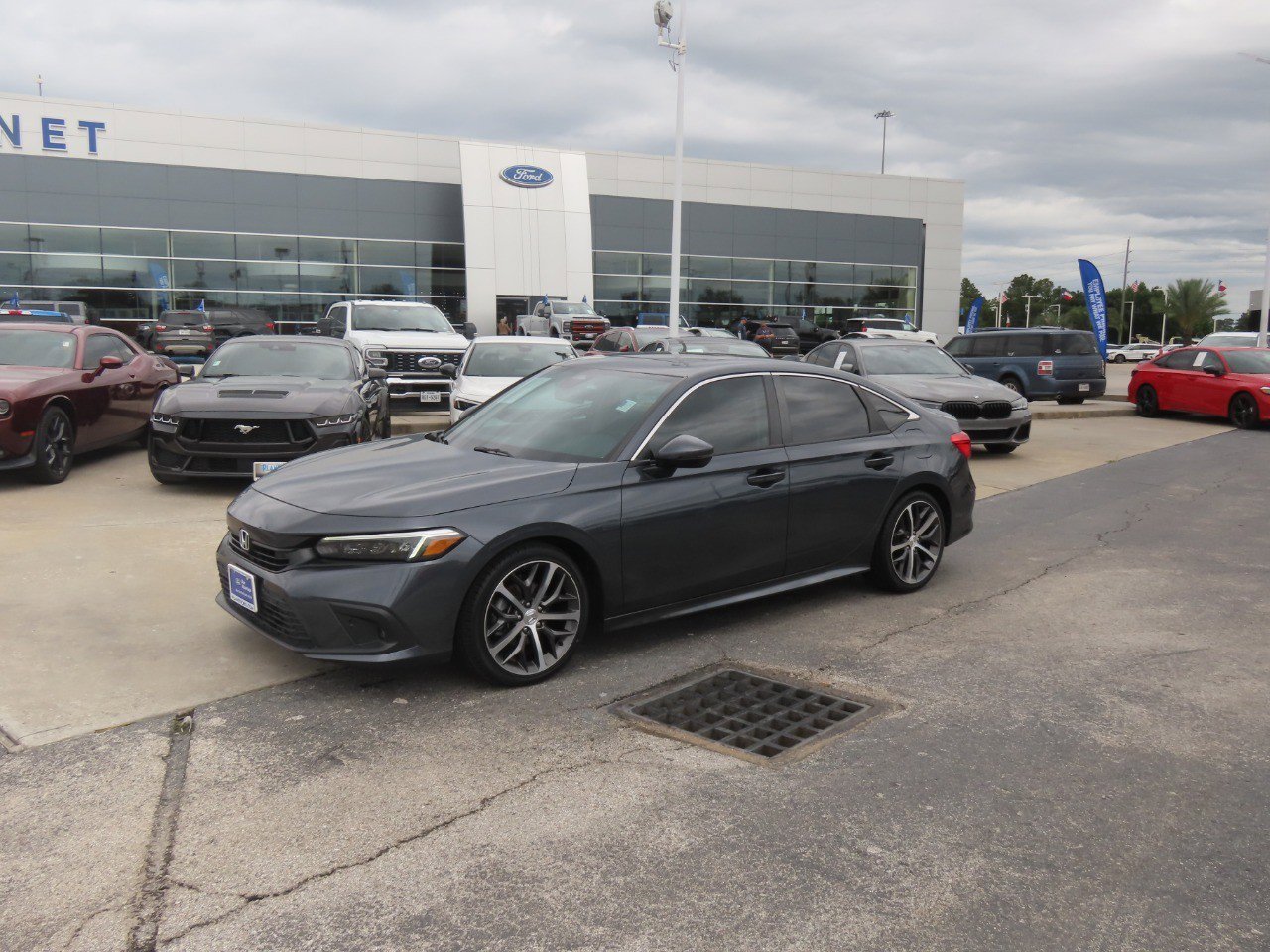 Used 2023 Honda Civic Touring image 2