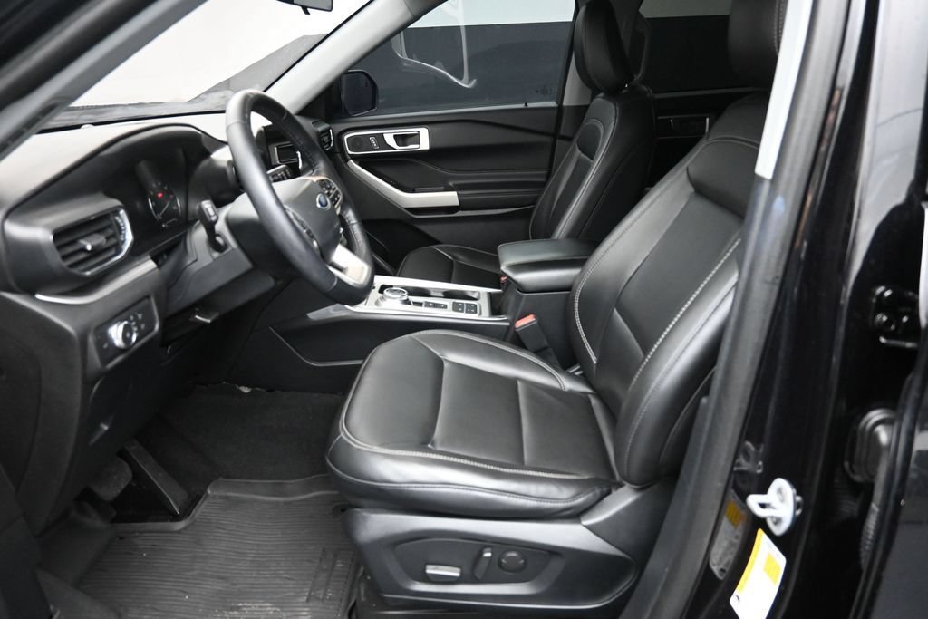 Certified 2021 Ford Explorer XLT w/ Equipment Group 202A RWD image 21