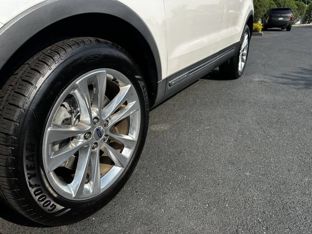 Certified 2018 Ford Explorer XLT w/ Equipment Group 202A AWD/4WD image 12