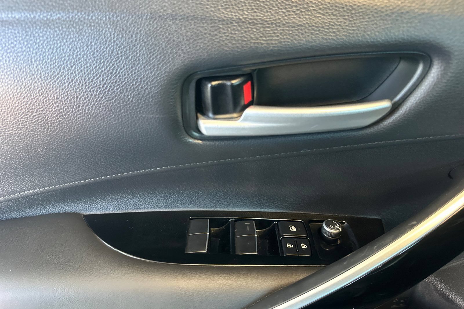 Used 2020 Toyota Corolla XSE FWD image 13