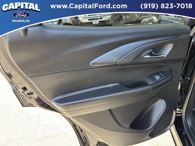 Used 2023 Chevrolet TrailBlazer RS w/ Sun and Liftgate Package image 16