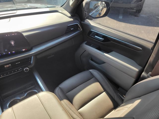 Used 2025 Chevrolet Suburban LS image 13