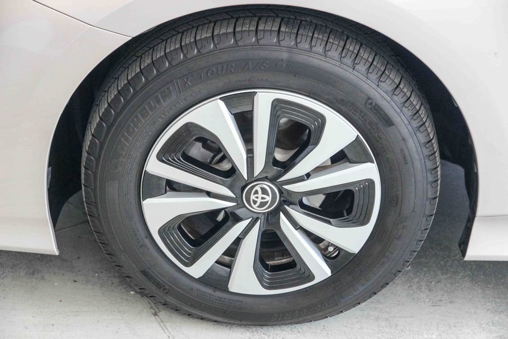 Used 2017 Toyota Prius Prime Premium w/ Carpet Mat Package FWD image 11