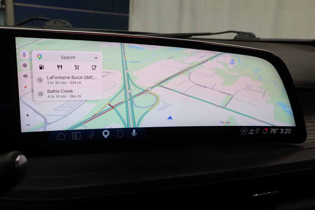 Used 2025 Cadillac XT4 Premium Luxury AWD/4WD image 2