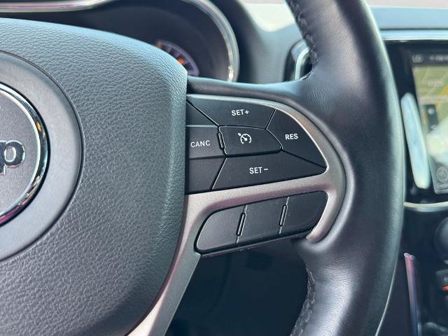 Used 2022 Jeep Grand Cherokee Laredo X AWD/4WD image 17