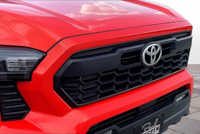 Used 2024 Toyota Tacoma TRD Off-Road AWD/4WD image 31
