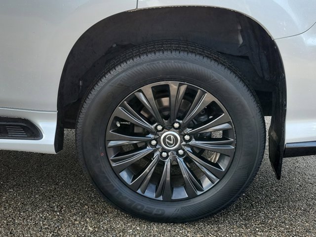 Used 2023 Lexus GX 460 Premium w/ Accessory Package image 9
