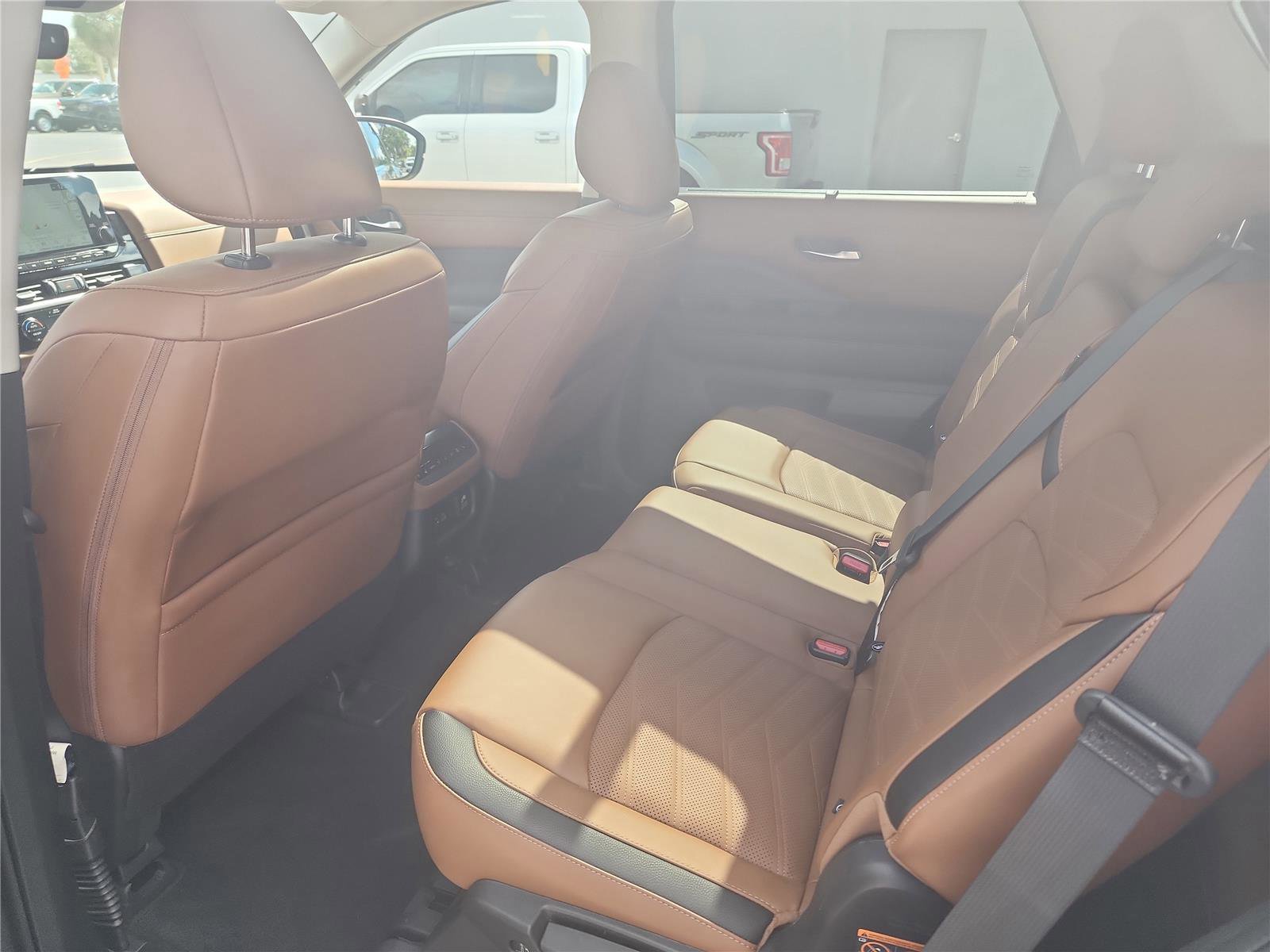 Used 2024 Nissan Pathfinder Platinum image 17