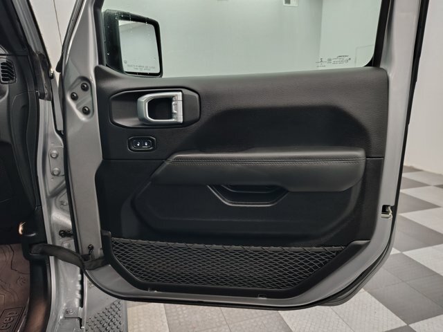 Used 2021 Jeep Wrangler Unlimited Sahara AWD/4WD image 25