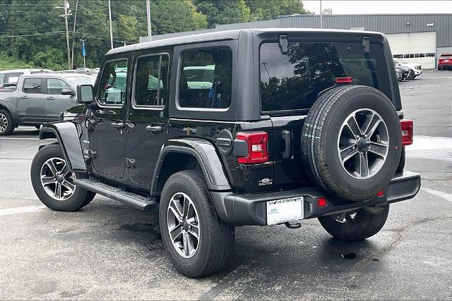 Used 2023 Jeep Wrangler Unlimited Sahara w/ LED Lighting Group AWD/4WD image 12
