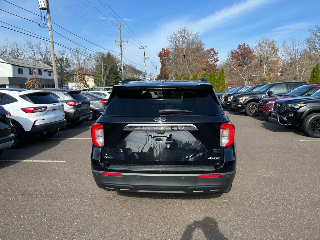 Certified 2021 Ford Explorer XLT image 4