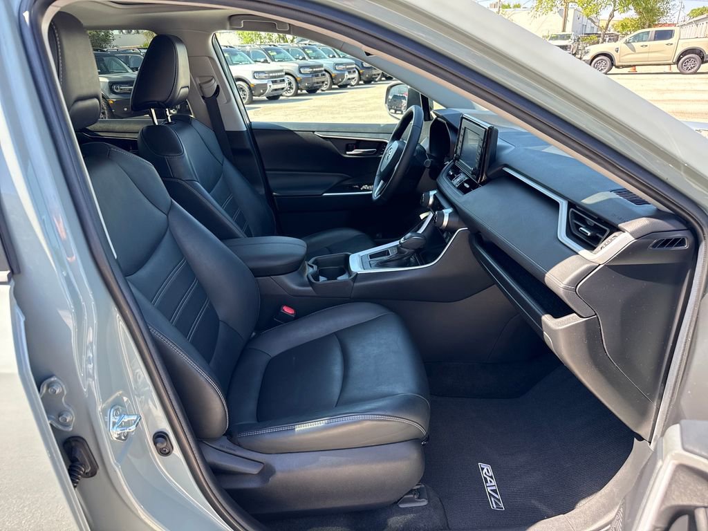 Used 2021 Toyota RAV4 XLE Premium image 25