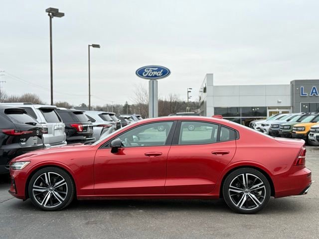 Used 2019 Volvo S60 T5 R-Design image 4