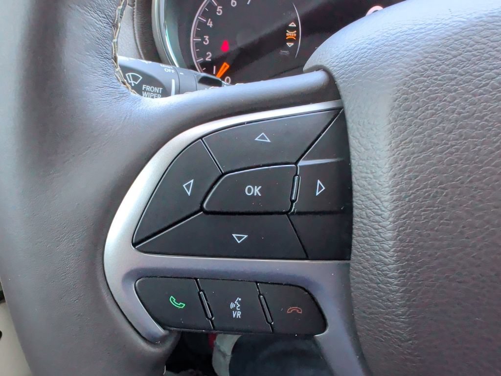 Used 2020 Jeep Grand Cherokee Overland AWD/4WD image 26
