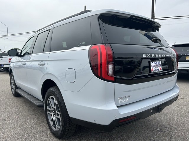 Certified 2025 Ford Expedition Active image 5