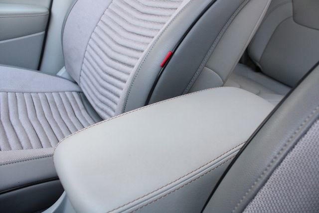 Used 2021 Jeep Cherokee Limited AWD/4WD image 19