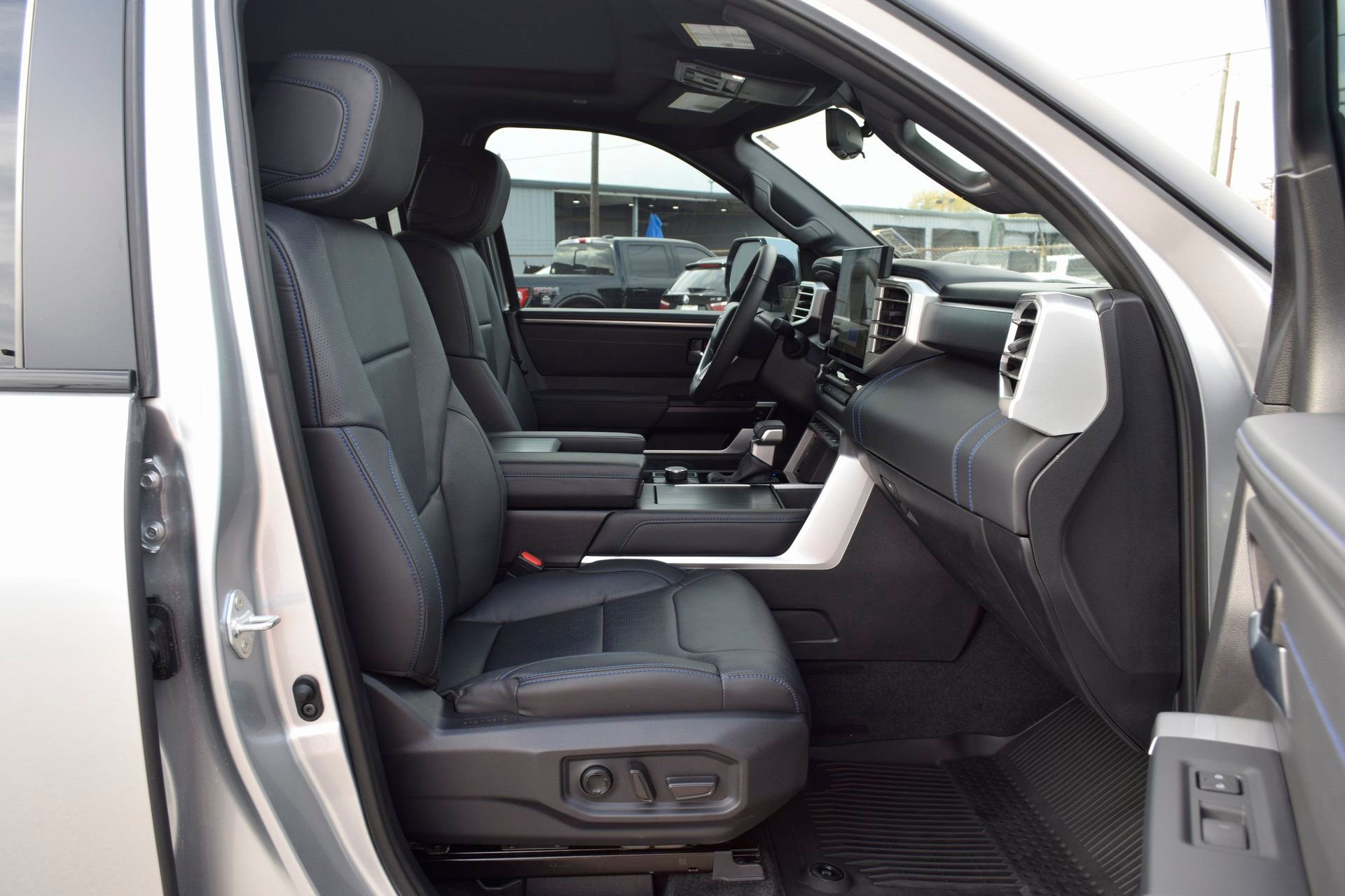 Used 2025 Toyota Tundra Platinum image 23