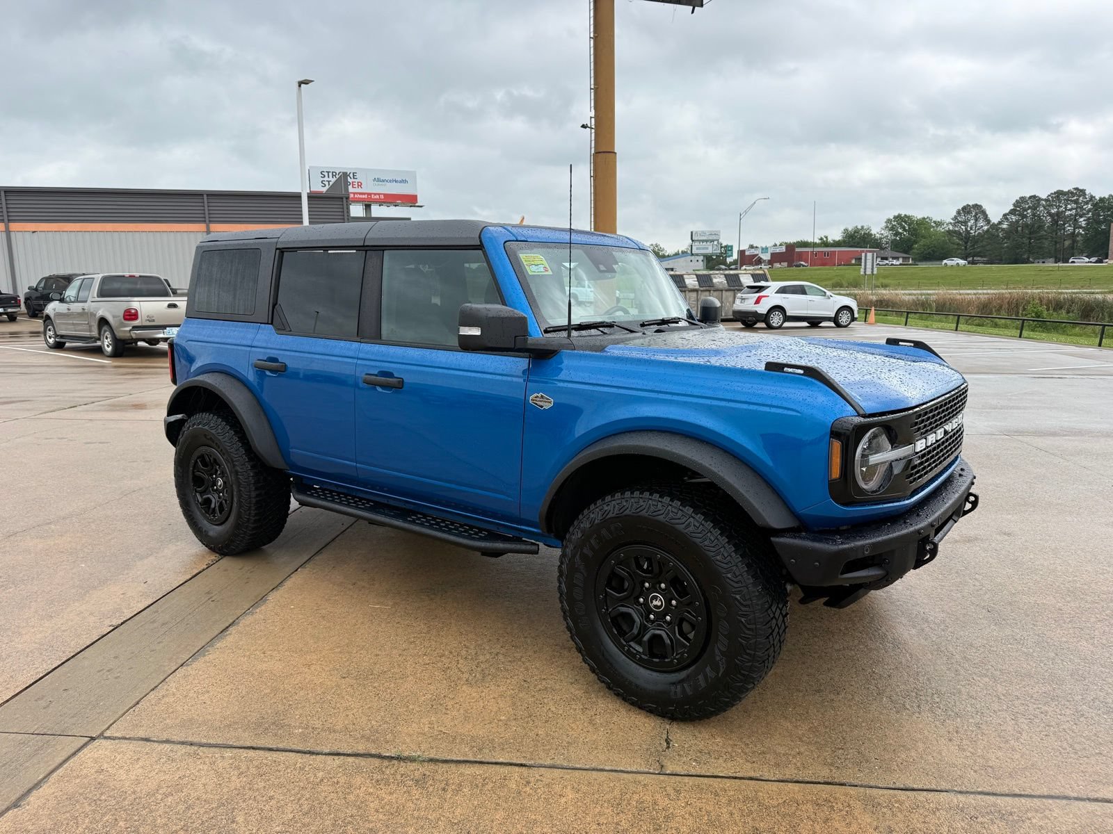 Certified 2024 Ford Bronco Wildtrak AWD/4WD image 3