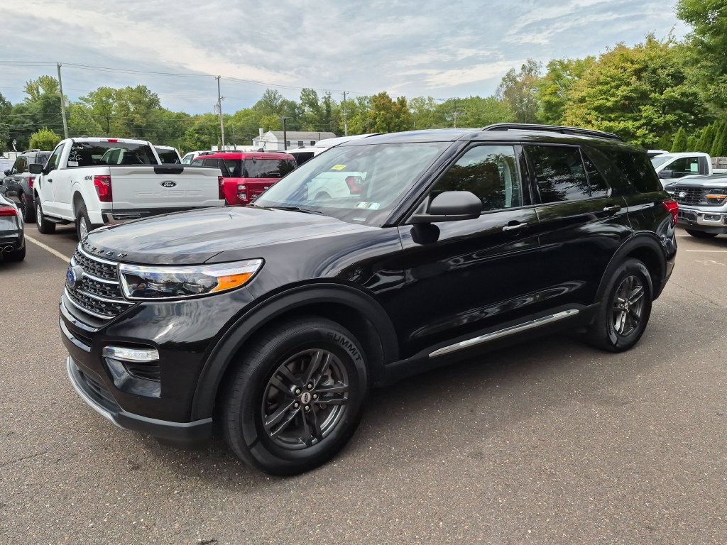 Certified 2021 Ford Explorer XLT w/ Equipment Group 202A AWD/4WD image 2