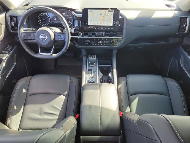 Used 2024 Nissan Pathfinder SL image 14