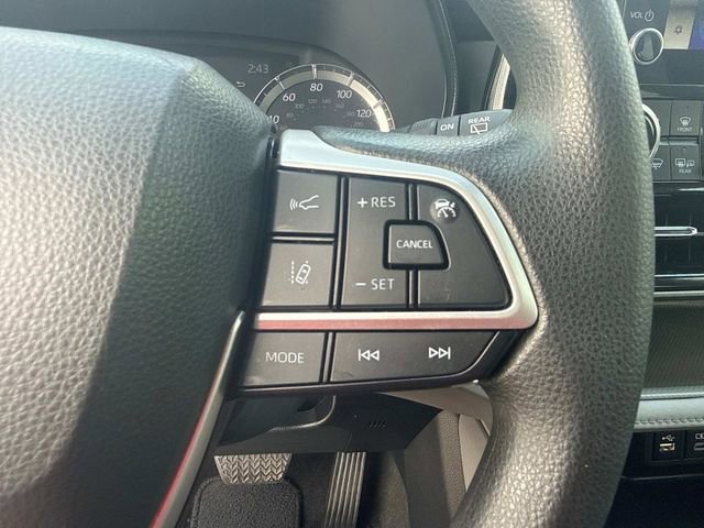 Used 2023 Toyota Highlander L FWD image 31