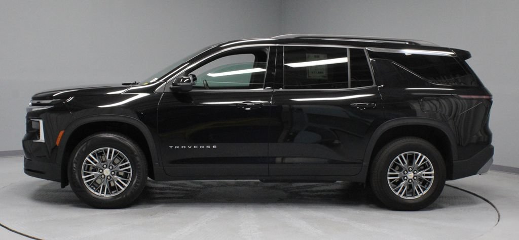 Used 2025 Chevrolet Traverse LT AWD/4WD image 8