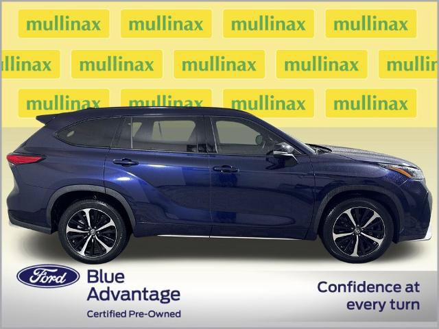 Used 2021 Toyota Highlander XSE AWD/4WD image 2