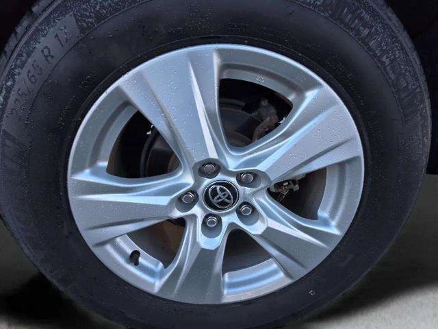 Used 2021 Toyota RAV4 XLE image 28