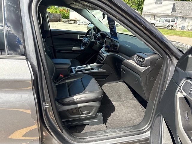 Certified 2024 Ford Explorer XLT w/ Equipment Group 202A AWD/4WD image 5