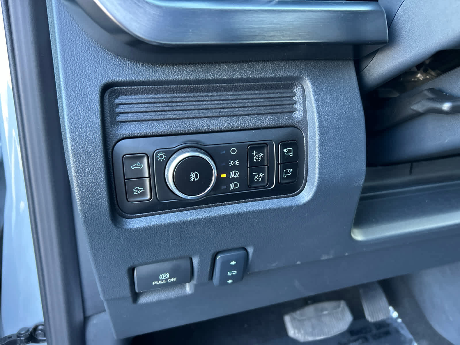 Certified 2025 Ford F450 Lariat w/ FX4 Off-Road Package image 27