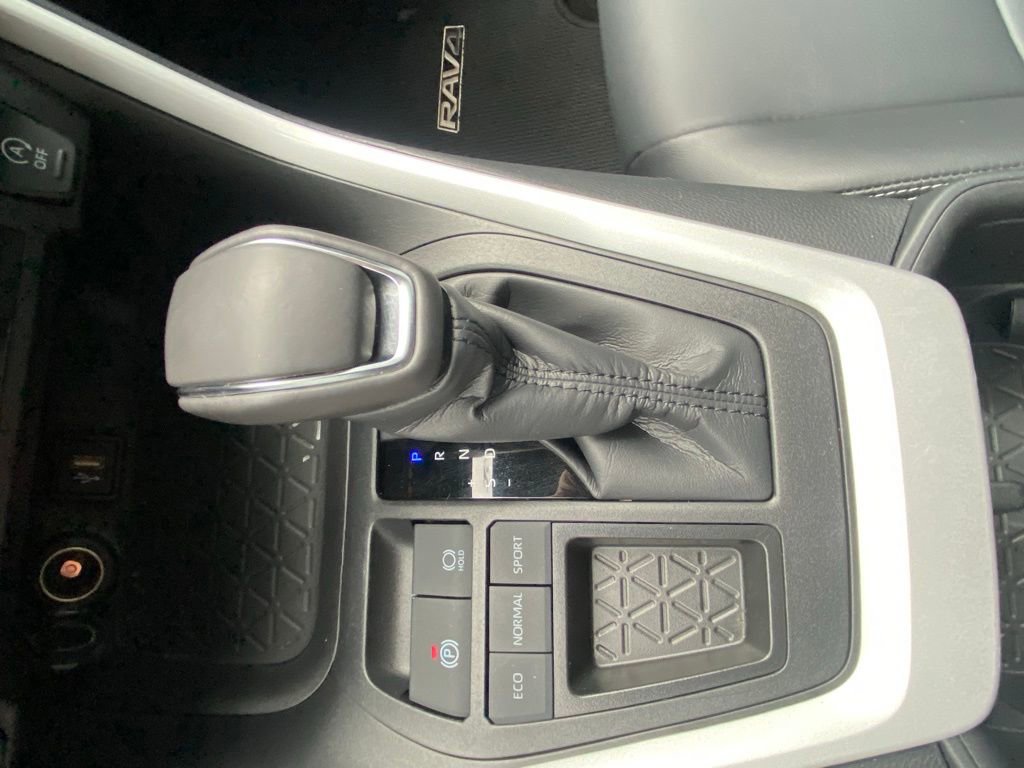 Used 2025 Toyota RAV4 XLE Premium FWD image 18