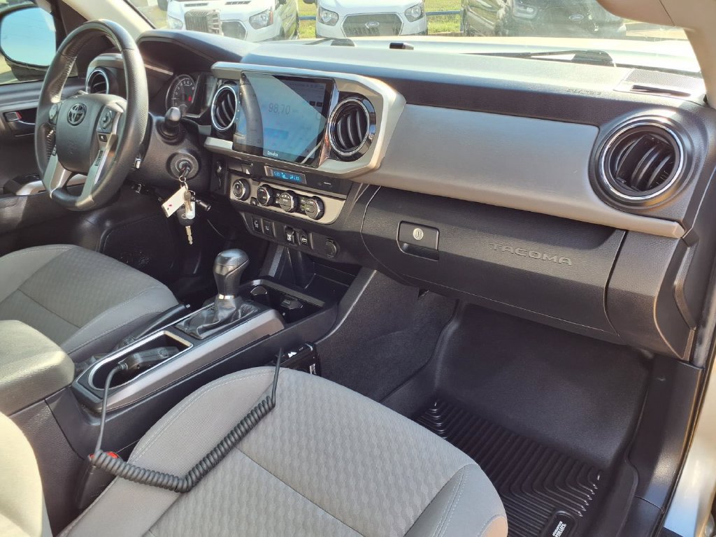 Used 2022 Toyota Tacoma SR5 w/ Technology Package AWD/4WD image 27