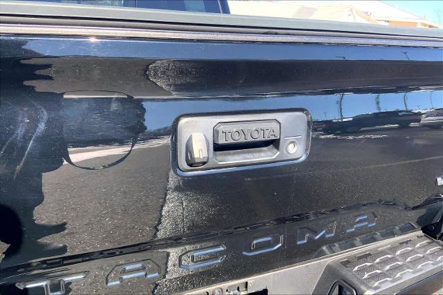 Used 2020 Toyota Tacoma TRD Off-Road w/ Technology Package image 33
