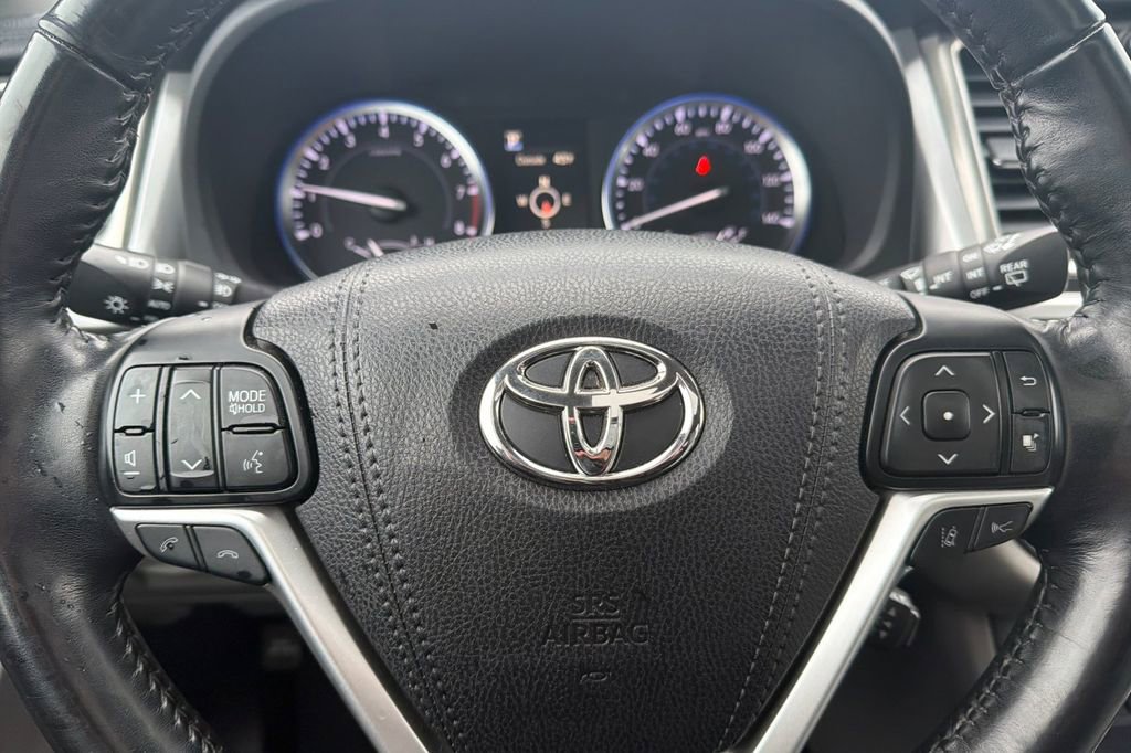 Used 2018 Toyota Highlander XLE image 24
