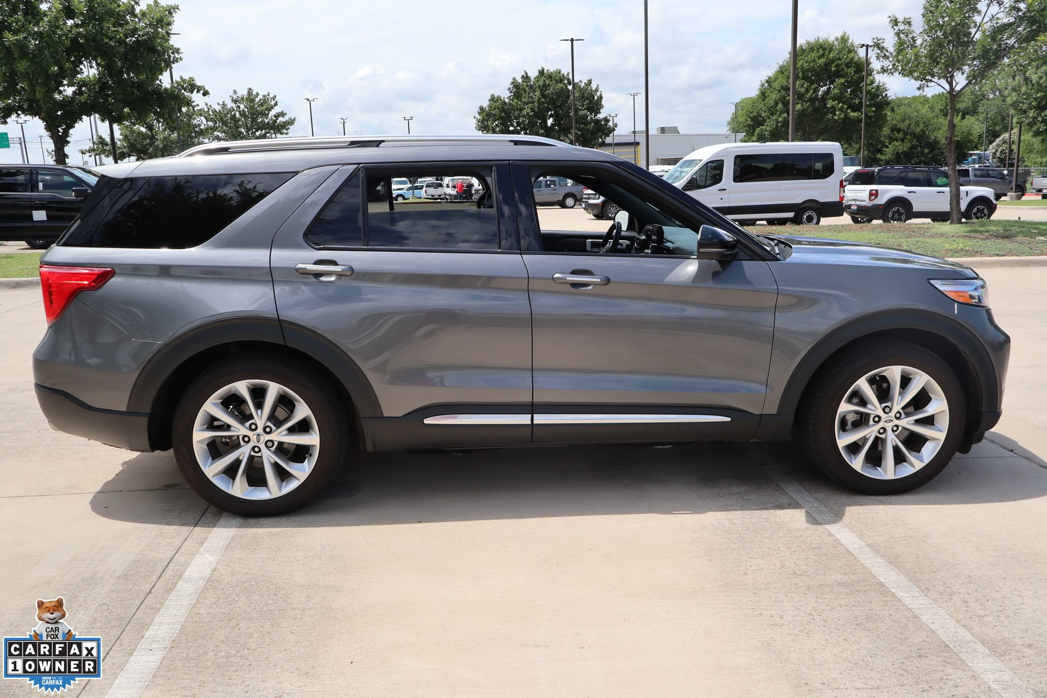 Certified 2022 Ford Explorer Platinum w/ Equipment Group 601A RWD image 2