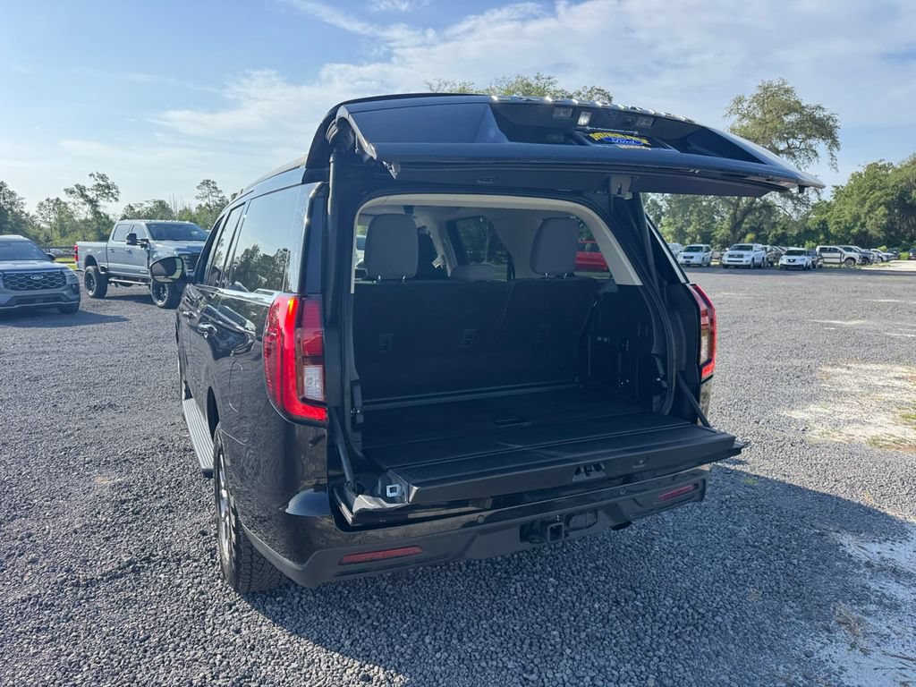 Certified 2025 Ford Expedition Active RWD image 29